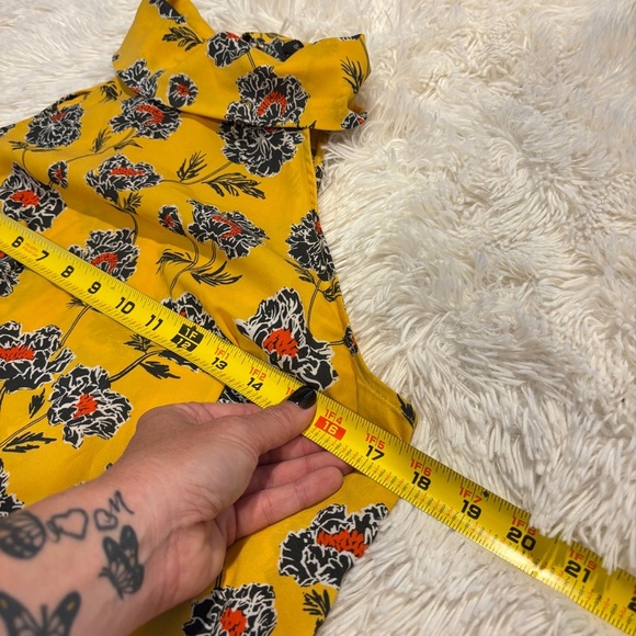 BANANA REPUBLIC Floral Bow Neck Halter Top Yellow woman’s medium - Picture 6 of 13